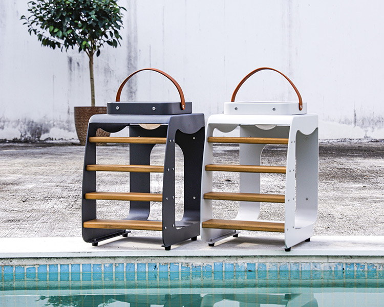 Do Solar Garden Lights Have Batteries?